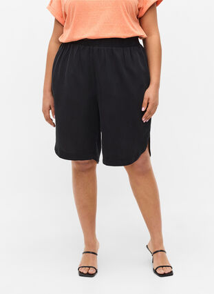 Zizzi Loose Bermuda shorts with smock, Black, Model image number 1