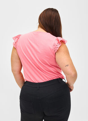 Zizzi T-shirt z organicznej bawelny z haftem angielskim, Strawberry Pink , Model image number 1