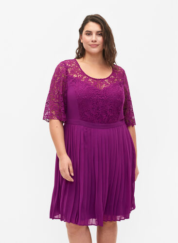 Zizzi Short sleeve dress with lace top, Grape Juice, Model image number 0