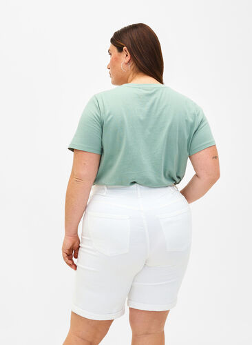 Zizzi Obcisle szorty jeansowe z wysokim stanem, Bright White, Model image number 1