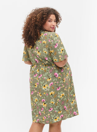 Zizzi Kopertowa sukienka ciazowa z wiskozy, Green Flower Print, Model image number 1