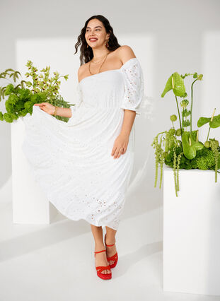Dluga sukienka z koronkowym wzorem i dekoltem karo, Bright White, Image image number 0