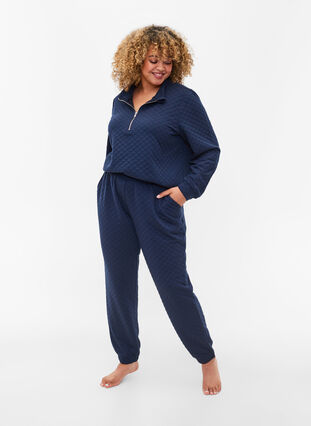 Zizzi Quilted jogging bottoms with pockets, Navy Blazer, Model image number 0