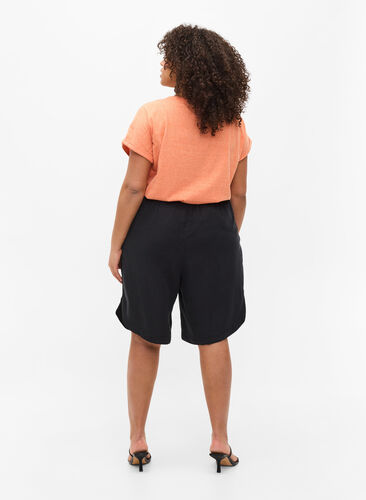 Zizzi Loose Bermuda shorts with smock, Black, Model image number 0