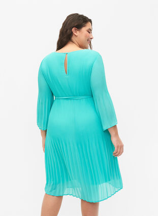 Zizzi Pleated dress with 3/4 sleeves, Turquoise, Model image number 1