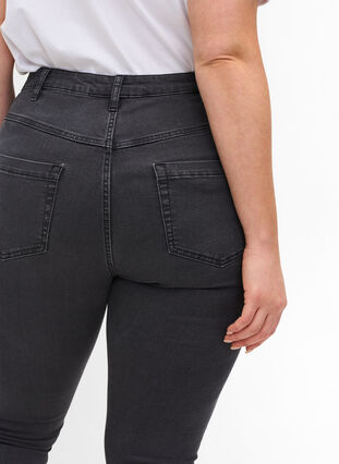 Zizzi Bardzo waskie jeansy Amy z wysokim stanem, Grey Denim, Model image number 2