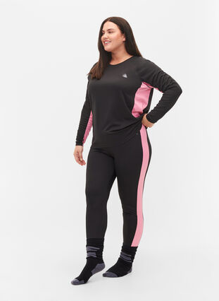 Zizzi Ski undershirt with contrast stripe, Black w. Sea Pink, Model image number 2