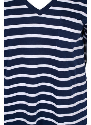 Zizzi Striped cotton t-shirt with v-neckline, Navy B White Stripe, Packshot image number 2