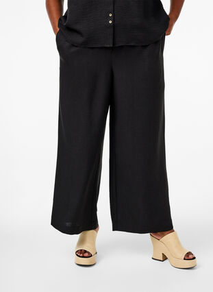 Zizzi Luzne spodnie z gumka w pasie i kieszeniami, Black, Model image number 2