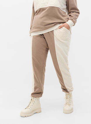 Zizzi Colour-block sweatpants, Timber Wolf/Birch, Model image number 3