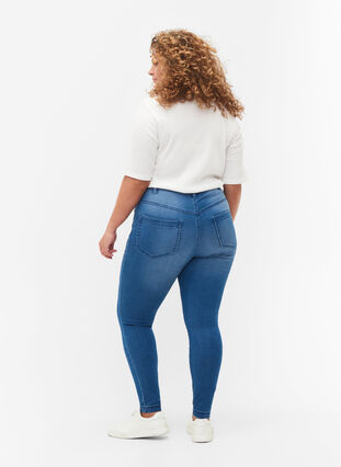 Zizzi Super waskie jeansy Amy z wysokim stanem, Light blue, Model image number 1