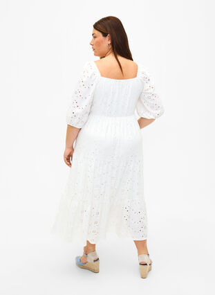 Dluga sukienka z koronkowym wzorem i dekoltem karo, Bright White, Model image number 1